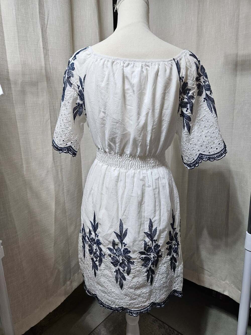 Kindred White Embroidered Boho Peasant Dress Size S Blue Embroidery Eyelet Scall - Picture 3 of 5